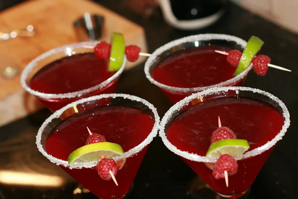 Dry Ice Alternatives for Drinks, Parties & Events
