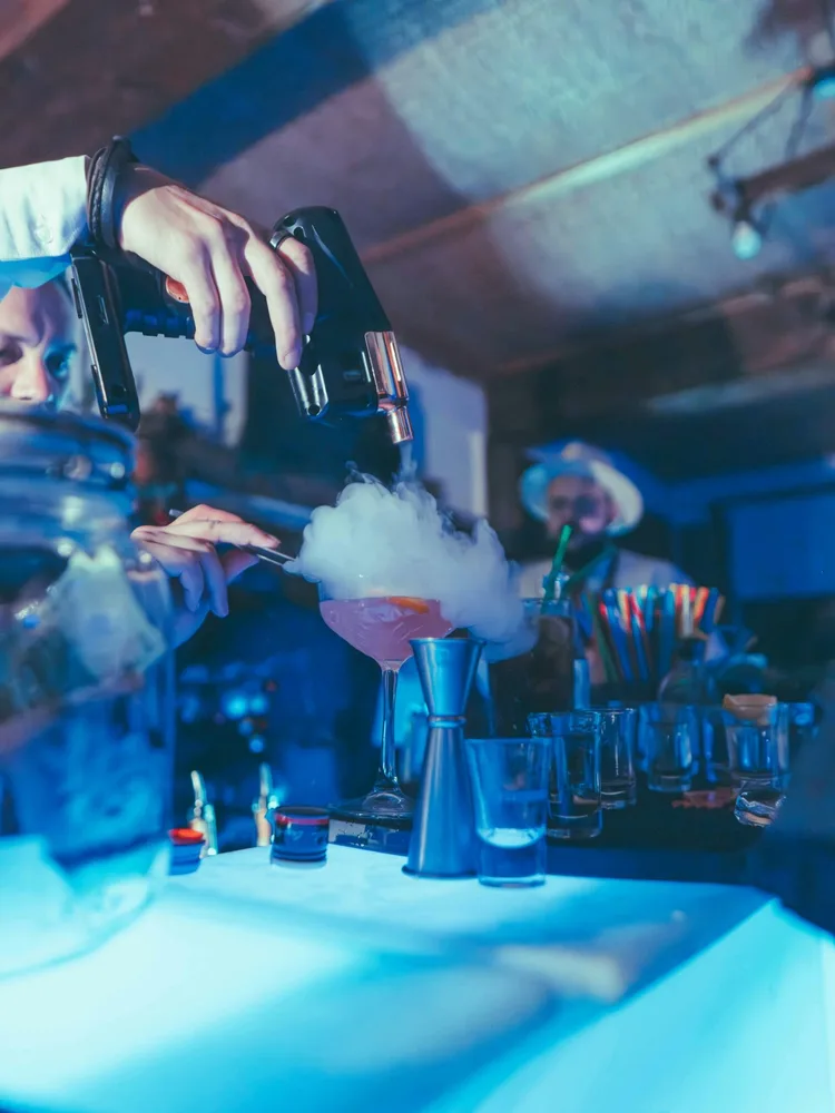 Dry Ice vs. Liquid Nitrogen: A Comparison